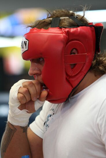 Fyodor Yemelyanenko vs. Valery Brudov sparring