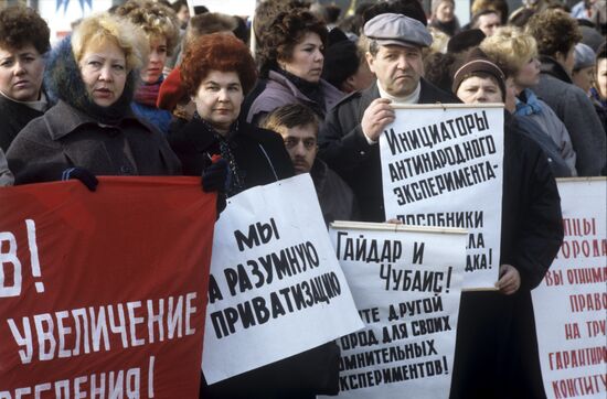 Sales workers at a protest meeting
