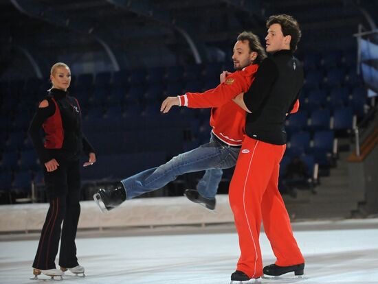 Rehearsals of Lednikovy Period 2009 Figure Skating Show