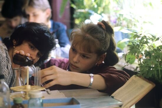 Chemistry lesson in Voronezh special boarding school