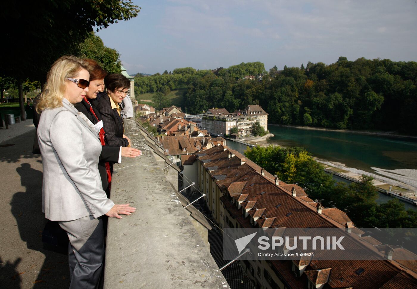 Russian First Lady takes walk around Bern