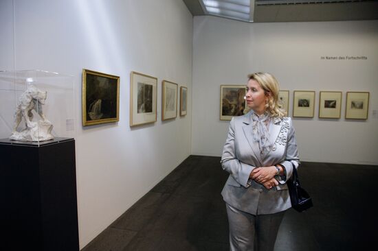 Russian First Lady visits Bern Fine Arts Museum