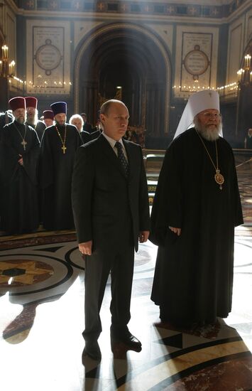 Vladimir Putin visits Christ the Savior Cathedral