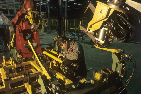 Adjustment of assembly line