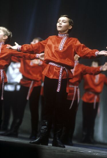 Artist of folk choreographic ensemble "Raduga"