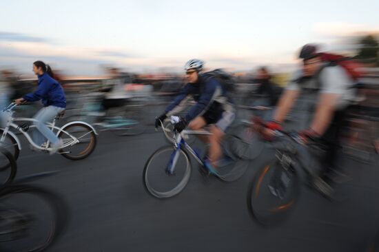 Bicycle race on No Car Day in Moscow