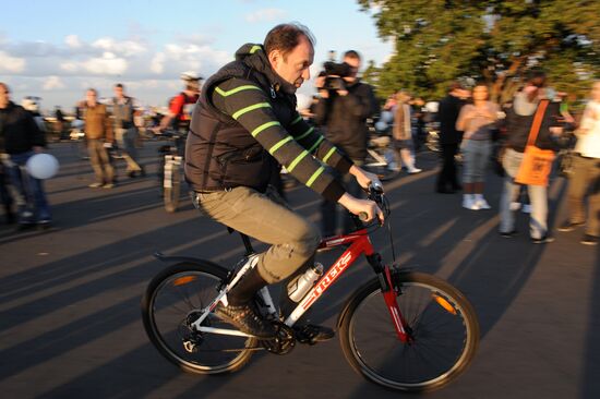 Bicycle race on No Car Day in Moscow
