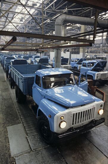 Trucks GAZ-53 at assembly conveyor