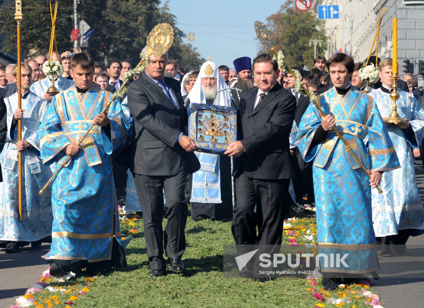 Religious procession with Kursk Root Icon of Mother of God