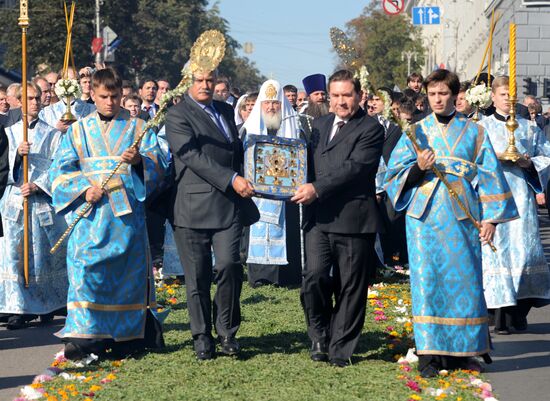 Religious procession with Kursk Root Icon of Mother of God