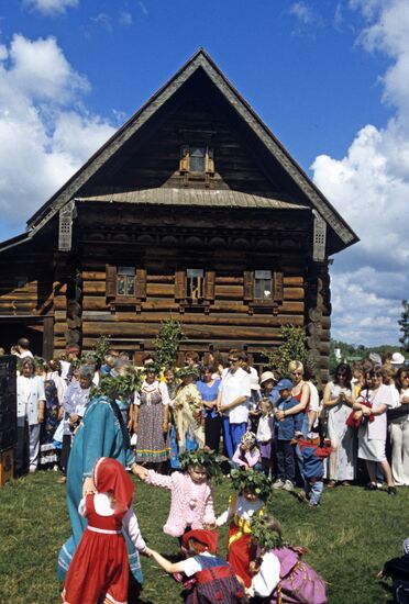 Round dance