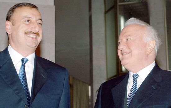 Georgian President Eduard Shevardnadze visits Azerbaijan