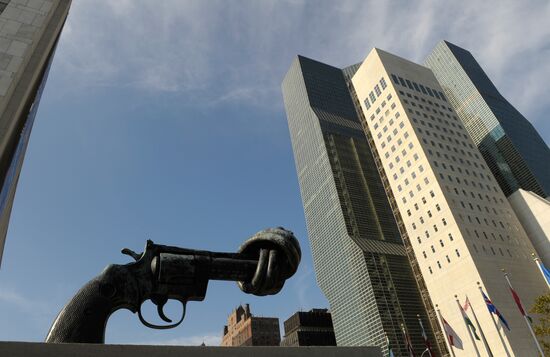 Anti-gun monument outside UN building