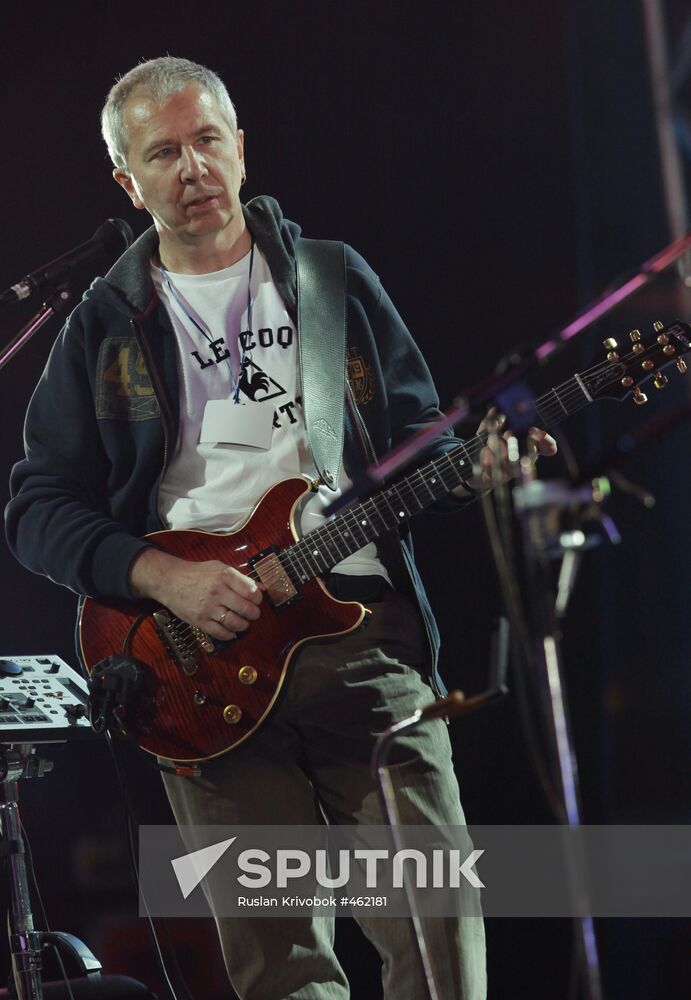 Alexei Romanov, Voskresenie rock band