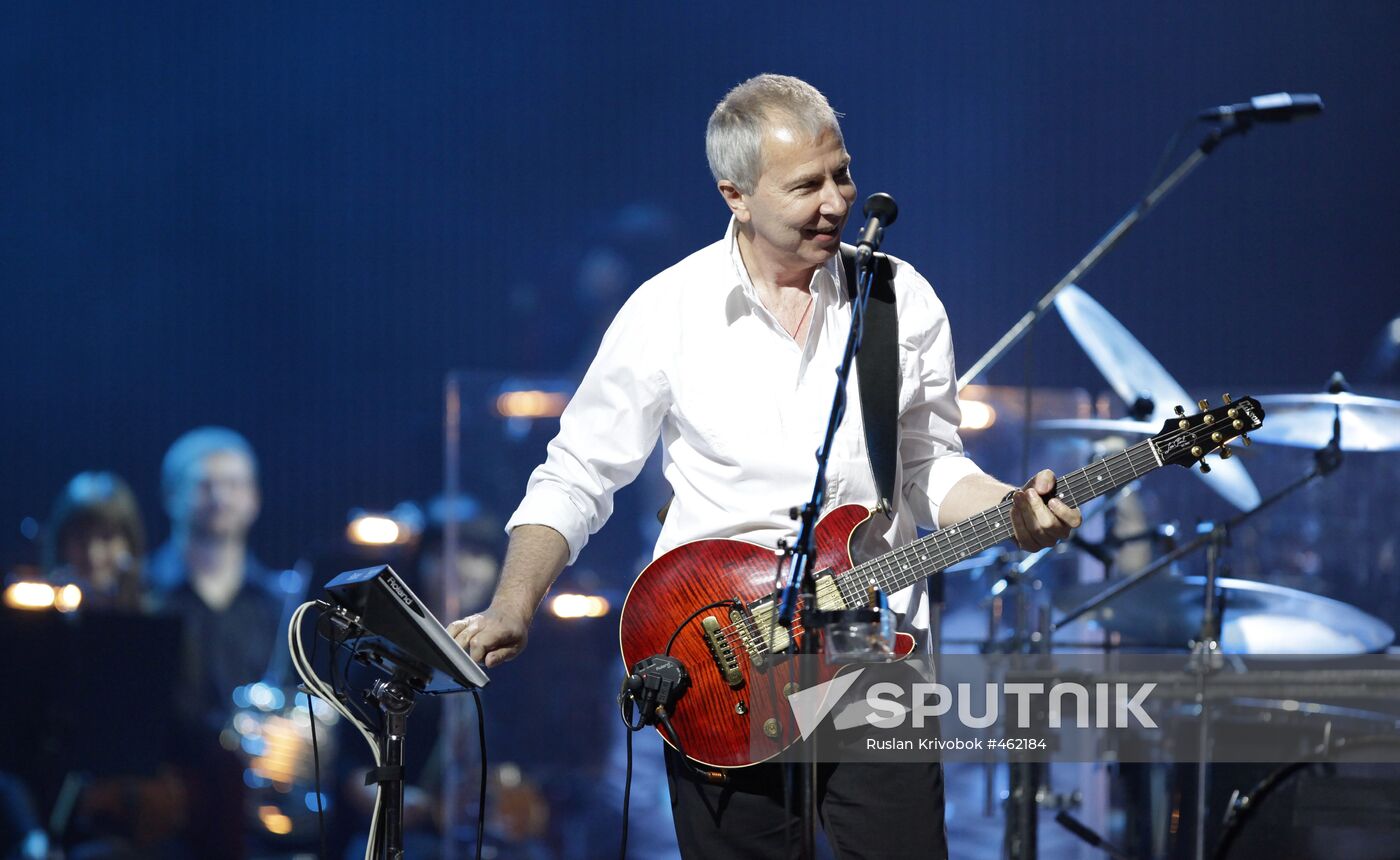 Alexei Romanov, Voskresenie rock band