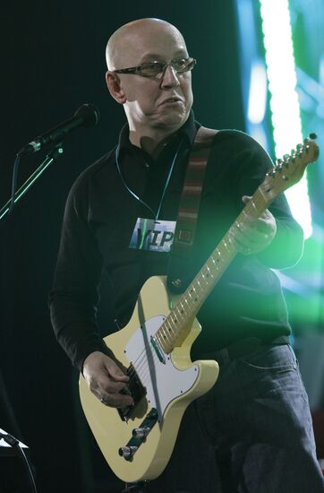 Andrei Sapunov, Voskresenie rock band