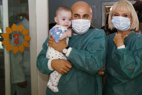 Singer Valeriya visiting hospital in Krasnoyarsk