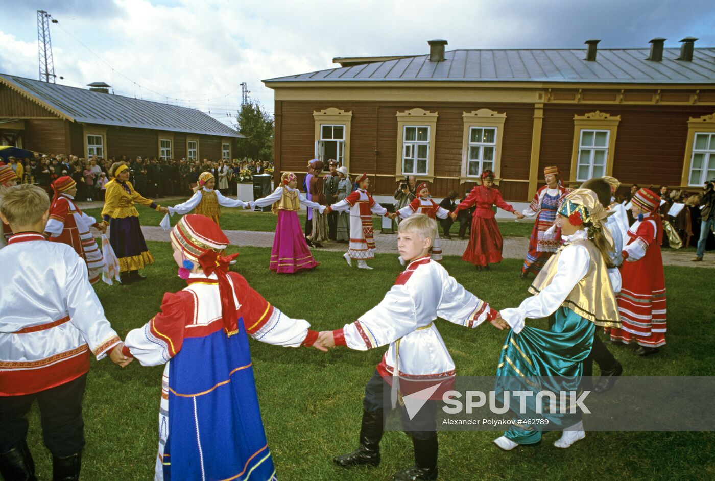 Round dancing