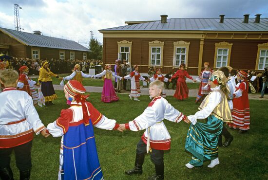 Round dancing