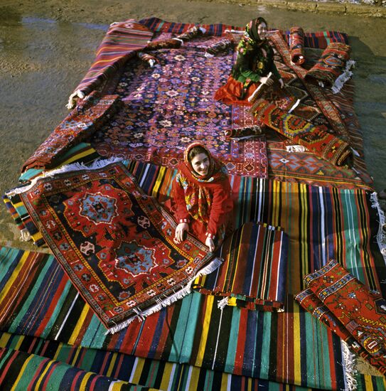 Carpet weavers