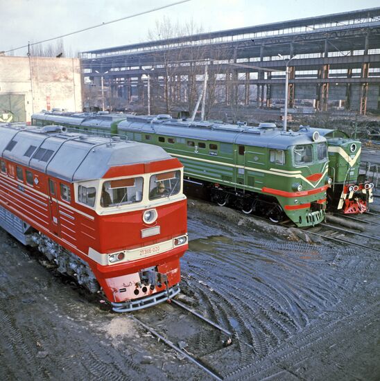 Diesel locomotives 2TE116 and 2TE 10L