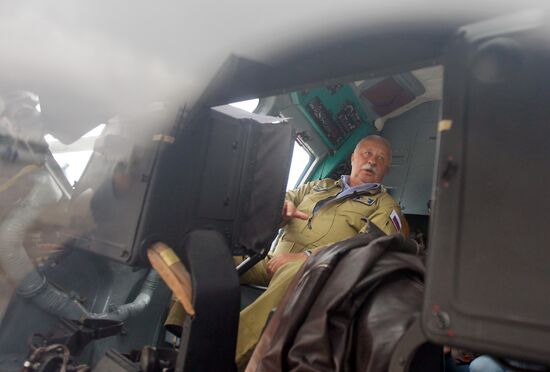 TV host L. Yakubovich at Mil helicopter show