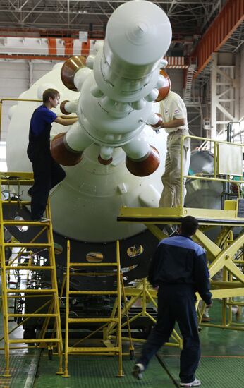 Preparations for launch of Soyuz TMA-15 spacecraft at Baikonur
