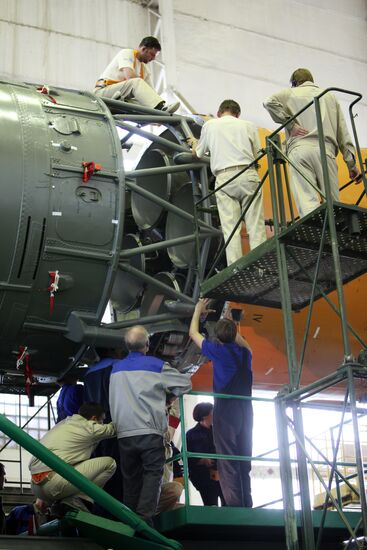 Preparations for launch of Soyuz TMA-15 spacecraft at Baikonur