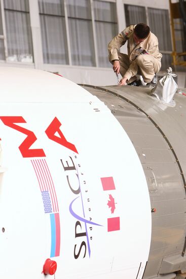 Preparations for launch of Soyuz TMA-15 spacecraft at Baikonur