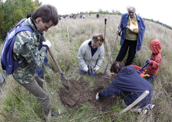 "Let's Plant a Forest" event to protect Khimki Forest