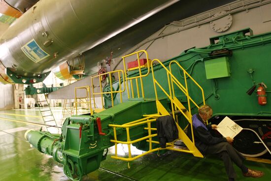 Preparations for launch of Soyuz TMA-15 spacecraft at Baikonur