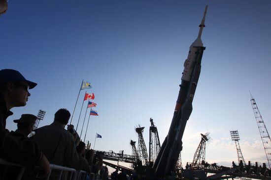 Soyuz-FG rocket with Soyuz TMA-16 spacecraft at Baikonur