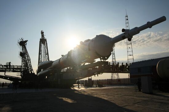 Soyuz-FG rocket with Soyuz TMA-16 spacecraft at Baikonur