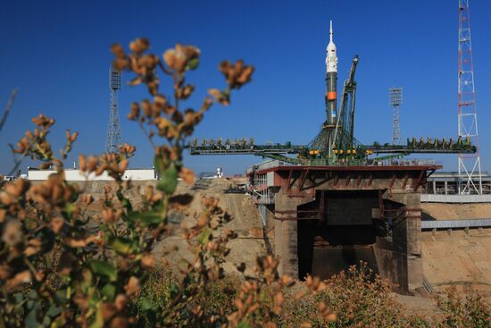 Soyuz-FG rocket with Soyuz TMA-16 spacecraft at Baikonur