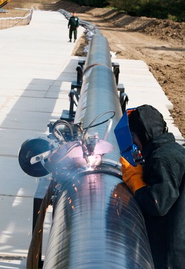 First joint of Dzhubga-Lazarevskoye-Sochi gas pipeline