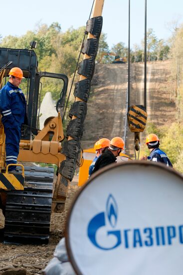 Welding first joint of Dzhubga-Lazarevskoye-Sochi gas pipeline