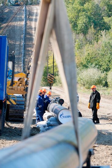 Welding first joint of Dzhubga-Lazarevskoye-Sochi gas pipeline