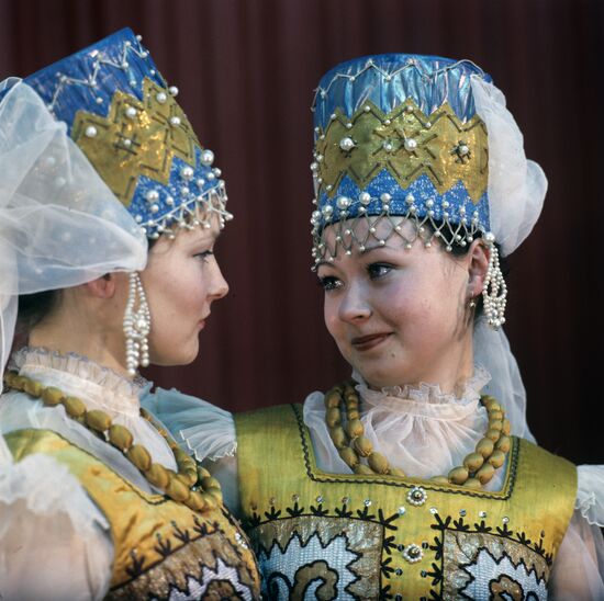 Members of Sadko folklore ensemble