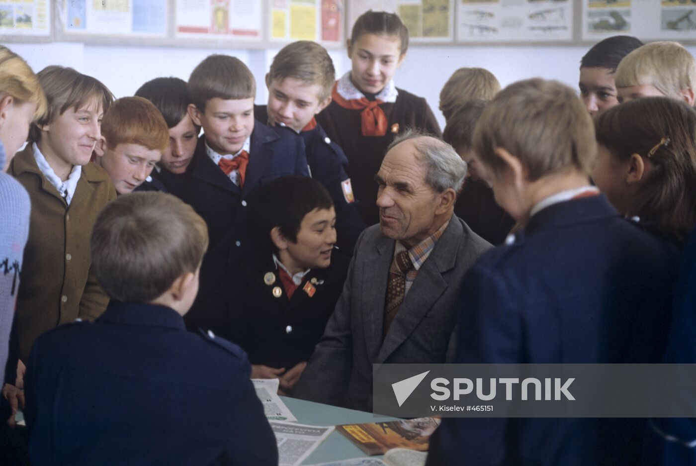 Veteran among schoolchildren
