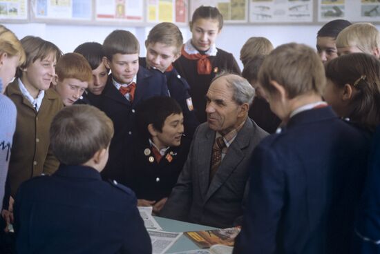 Veteran among schoolchildren