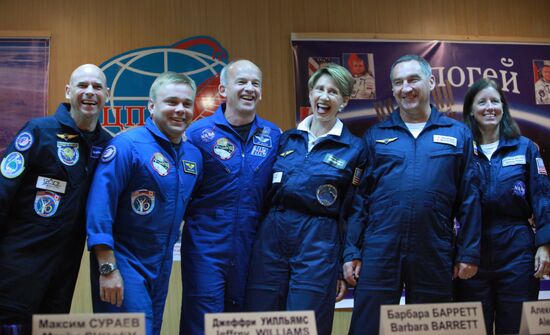 21st ISS mission main and backup crews