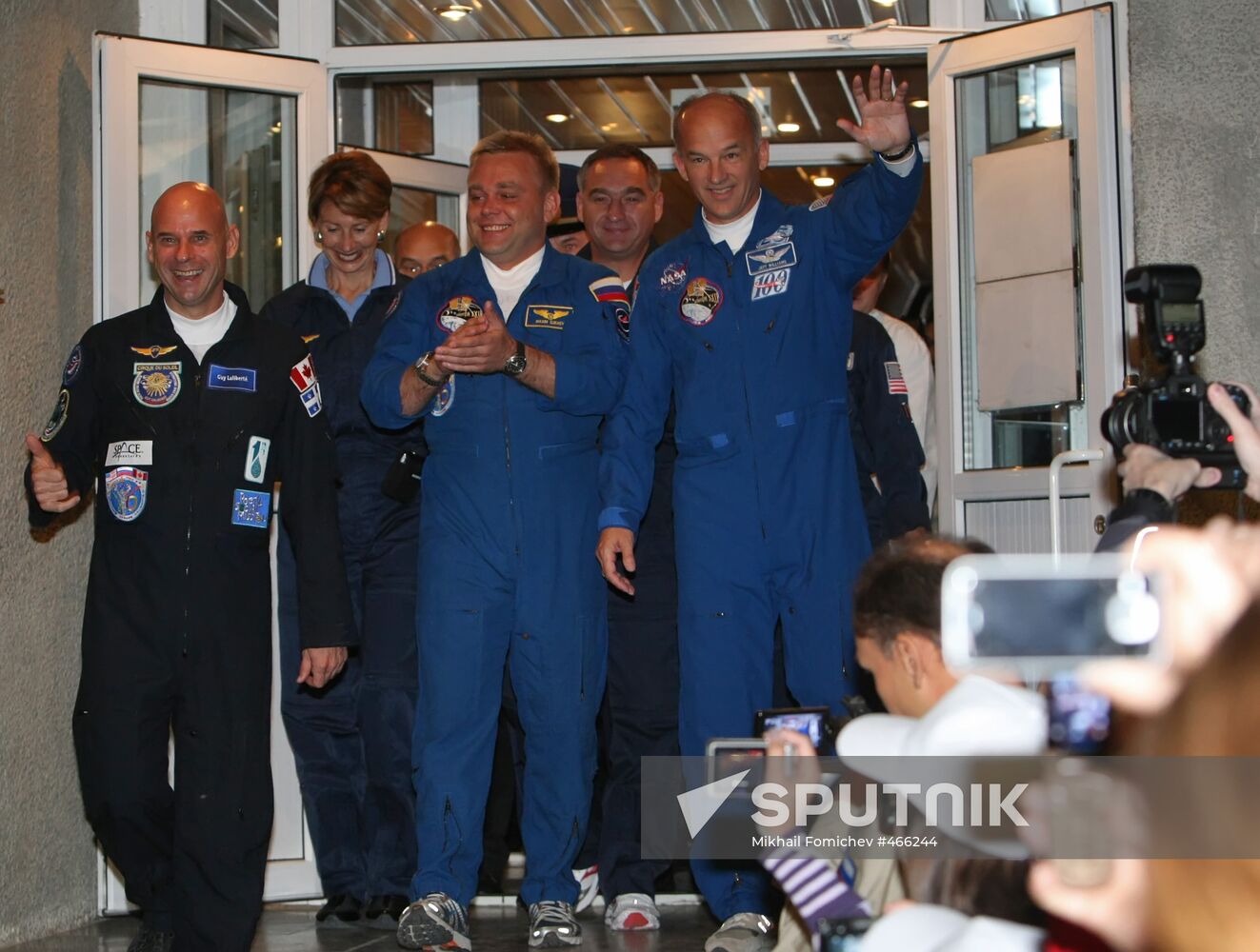 ISS mission crew prepares for launch