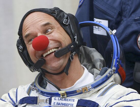ISS mission crew prepares for launch