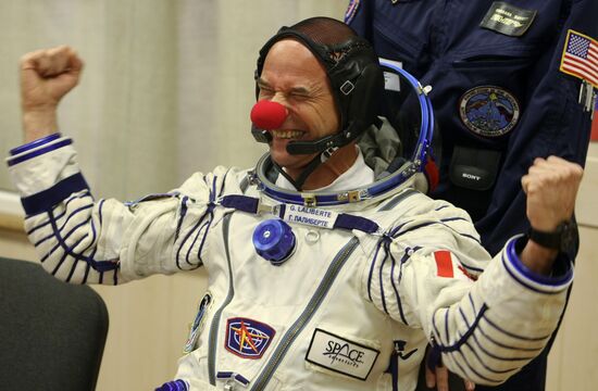 ISS mission crew prepares for launch