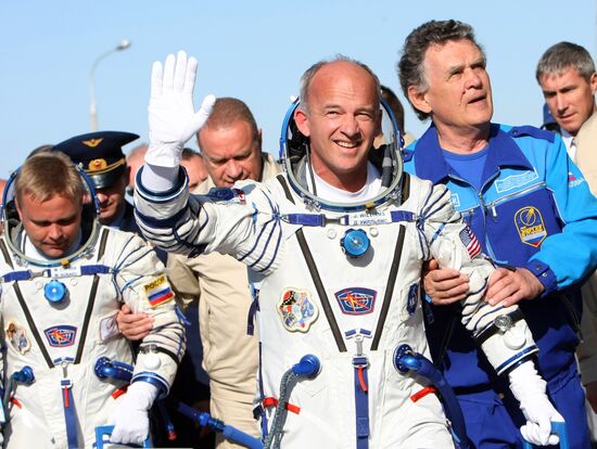 ISS mission crew prepares for launch