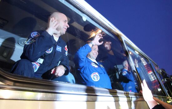 ISS mission crew prepares for launch