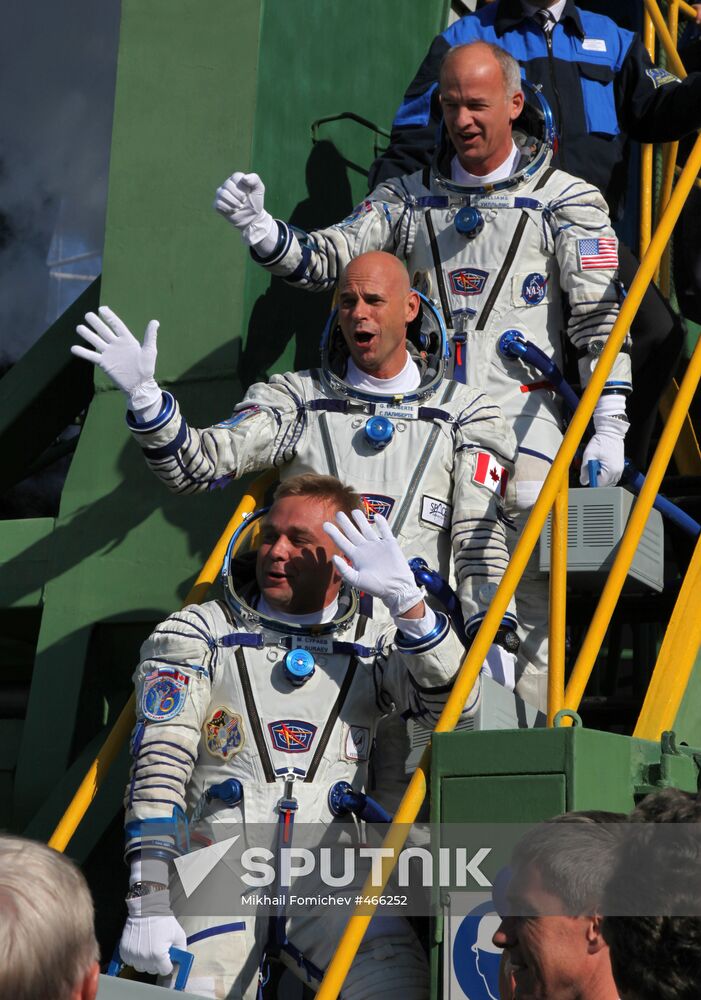 ISS mission crew prepares for launch