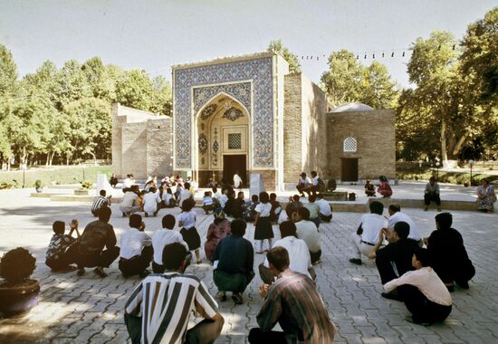Entrance to mausoleum of Mir Said Ali Khamadoni