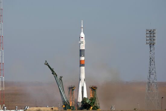Soyuz TMA-17 spacecraft lifts off from Baikonur