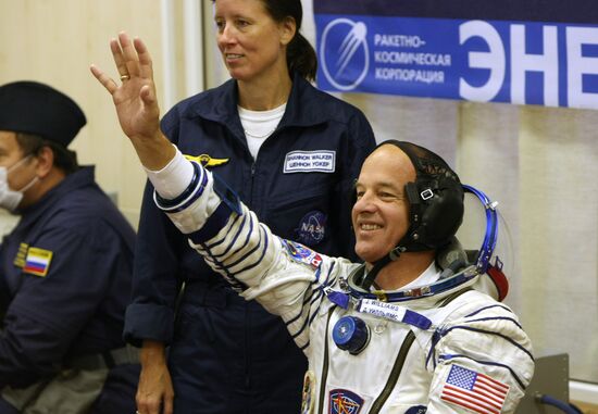ISS mission crew prepares for launch